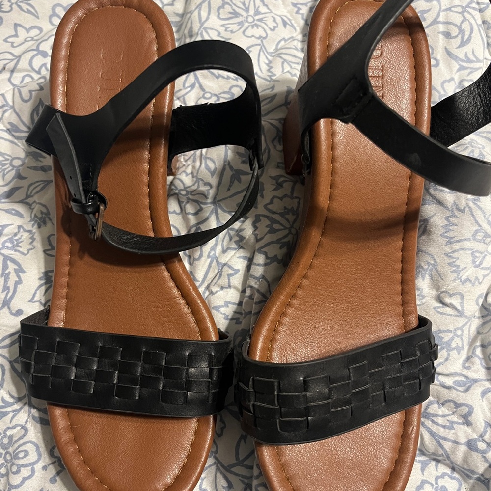 🔥 Elegant Black Sandals with Woven Texture and Ankle Strap